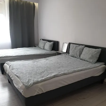 Smolna 11 *